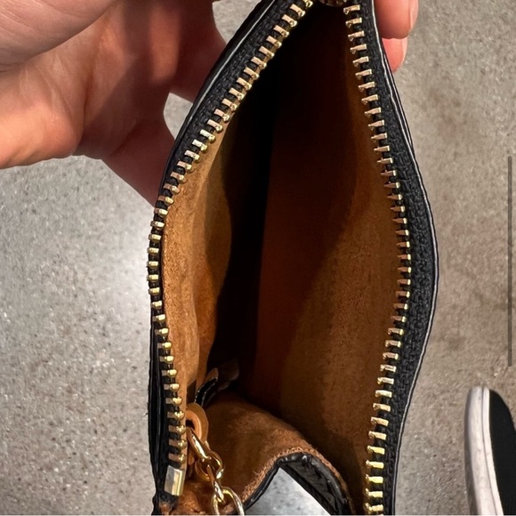 Coach - Picture 3 of 3